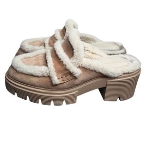 Stuart Weitzman Lennox Shearling Suede Mules Lug Camel US Size 8.5 39MM